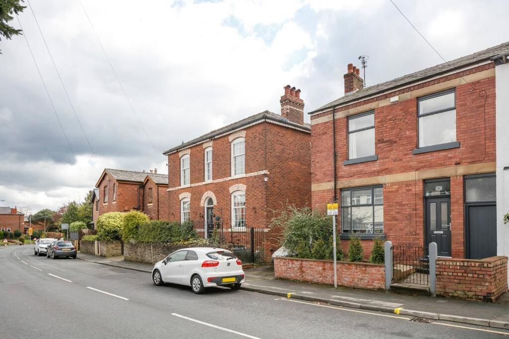 Atrium House Guest House Hazel Grove Exterior photo